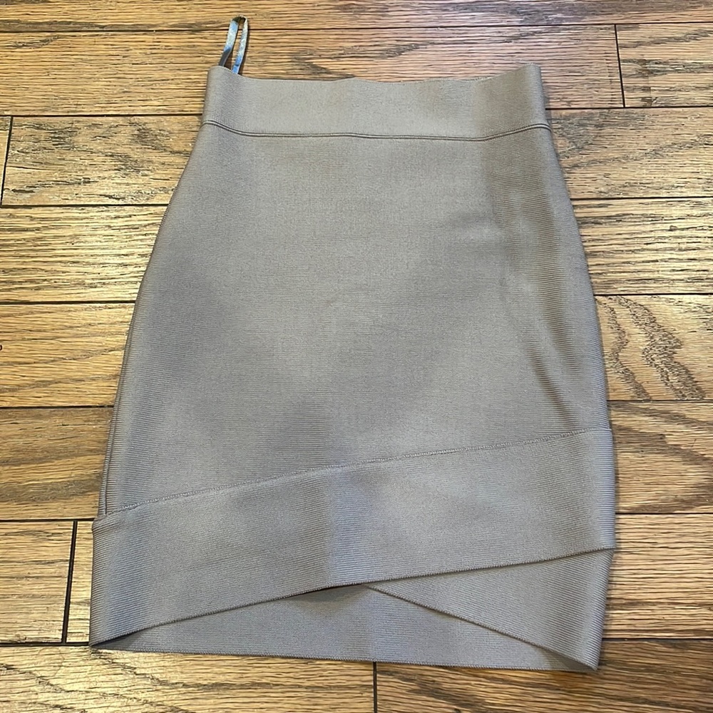 Y2K BCBG Maxazria taupe color mini skirt size XXS